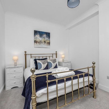 2 Bedroom Flat - With King Sized Beds, Netflix And Sky - Perfect For Contractors, Vacation Guests Or Those Relocating ブライトン エクステリア 写真