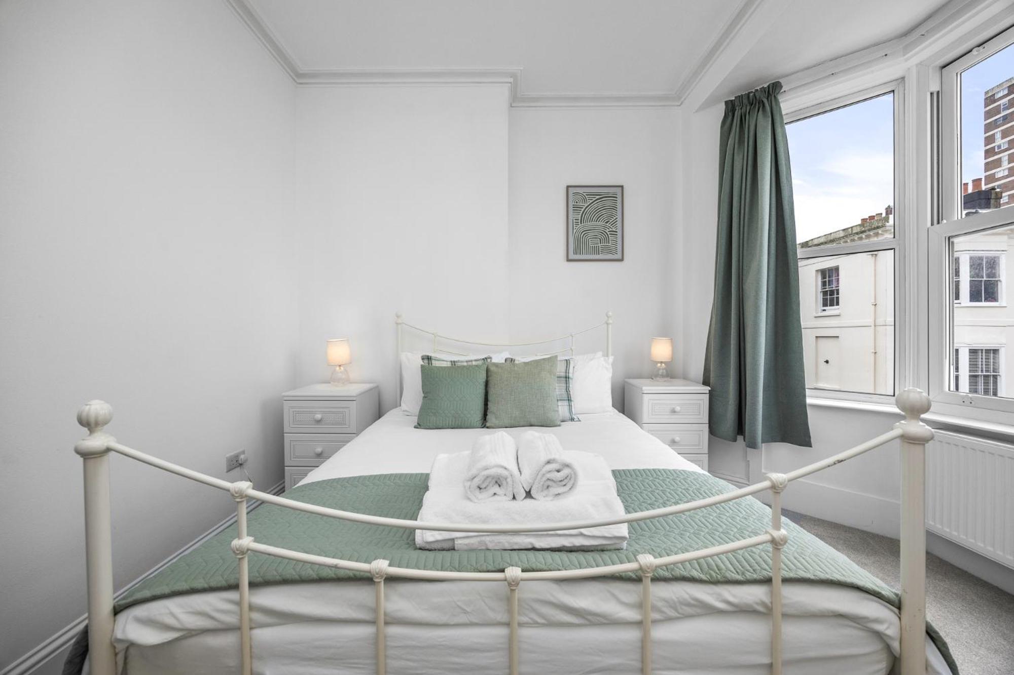 2 Bedroom Flat - With King Sized Beds, Netflix And Sky - Perfect For Contractors, Vacation Guests Or Those Relocating ブライトン エクステリア 写真