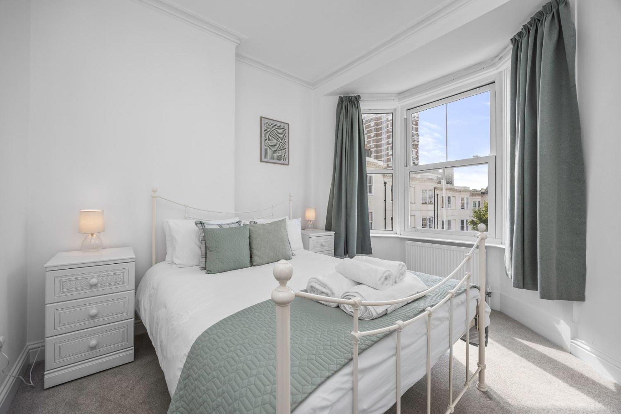 2 Bedroom Flat - With King Sized Beds, Netflix And Sky - Perfect For Contractors, Vacation Guests Or Those Relocating ブライトン エクステリア 写真