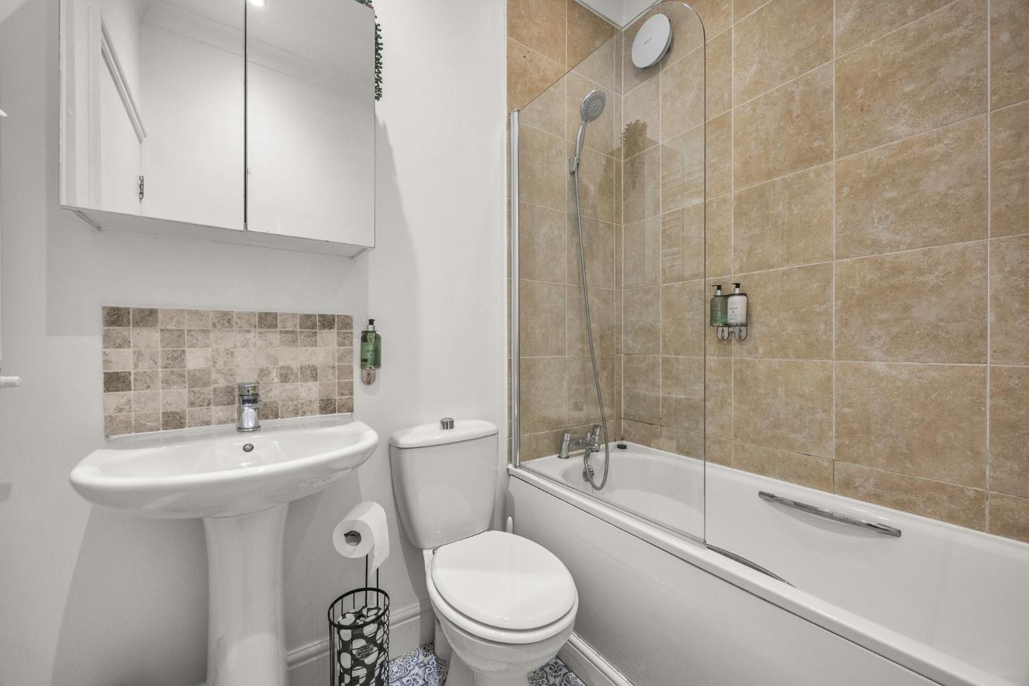 2 Bedroom Flat - With King Sized Beds, Netflix And Sky - Perfect For Contractors, Vacation Guests Or Those Relocating ブライトン エクステリア 写真