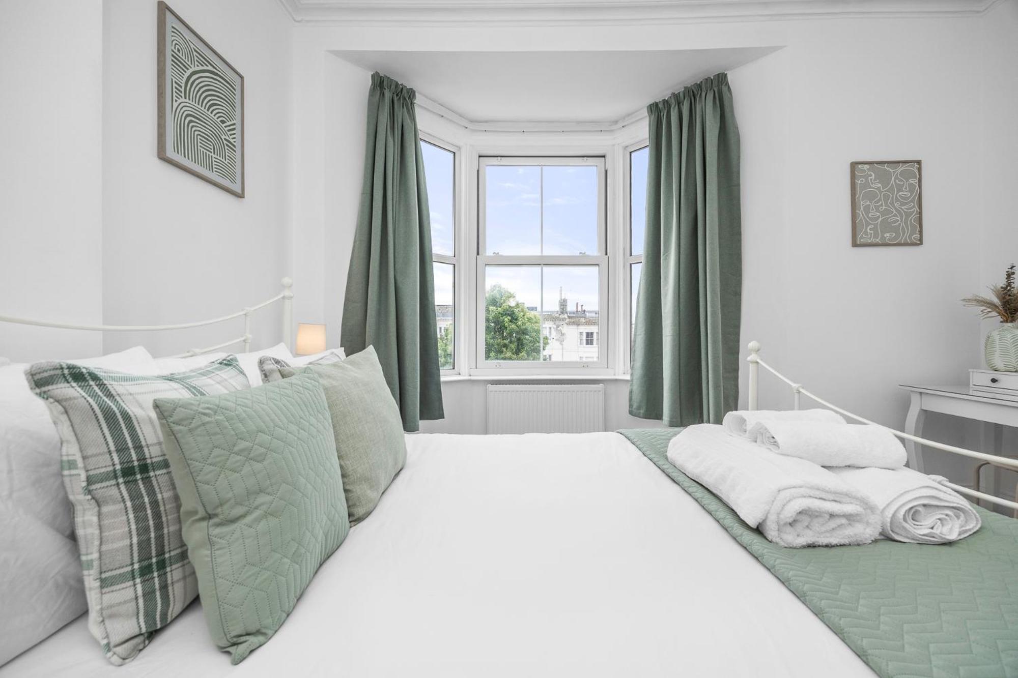 2 Bedroom Flat - With King Sized Beds, Netflix And Sky - Perfect For Contractors, Vacation Guests Or Those Relocating ブライトン エクステリア 写真