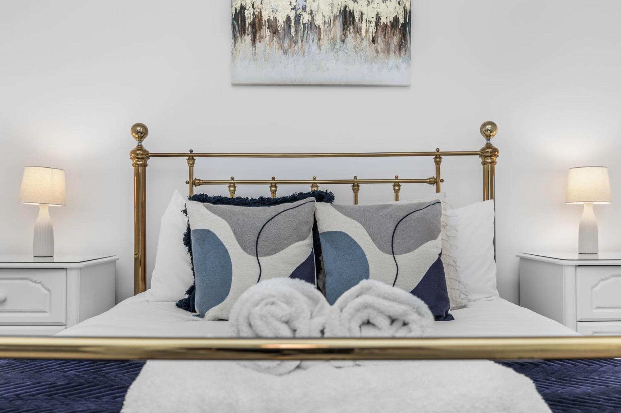 2 Bedroom Flat - With King Sized Beds, Netflix And Sky - Perfect For Contractors, Vacation Guests Or Those Relocating ブライトン エクステリア 写真