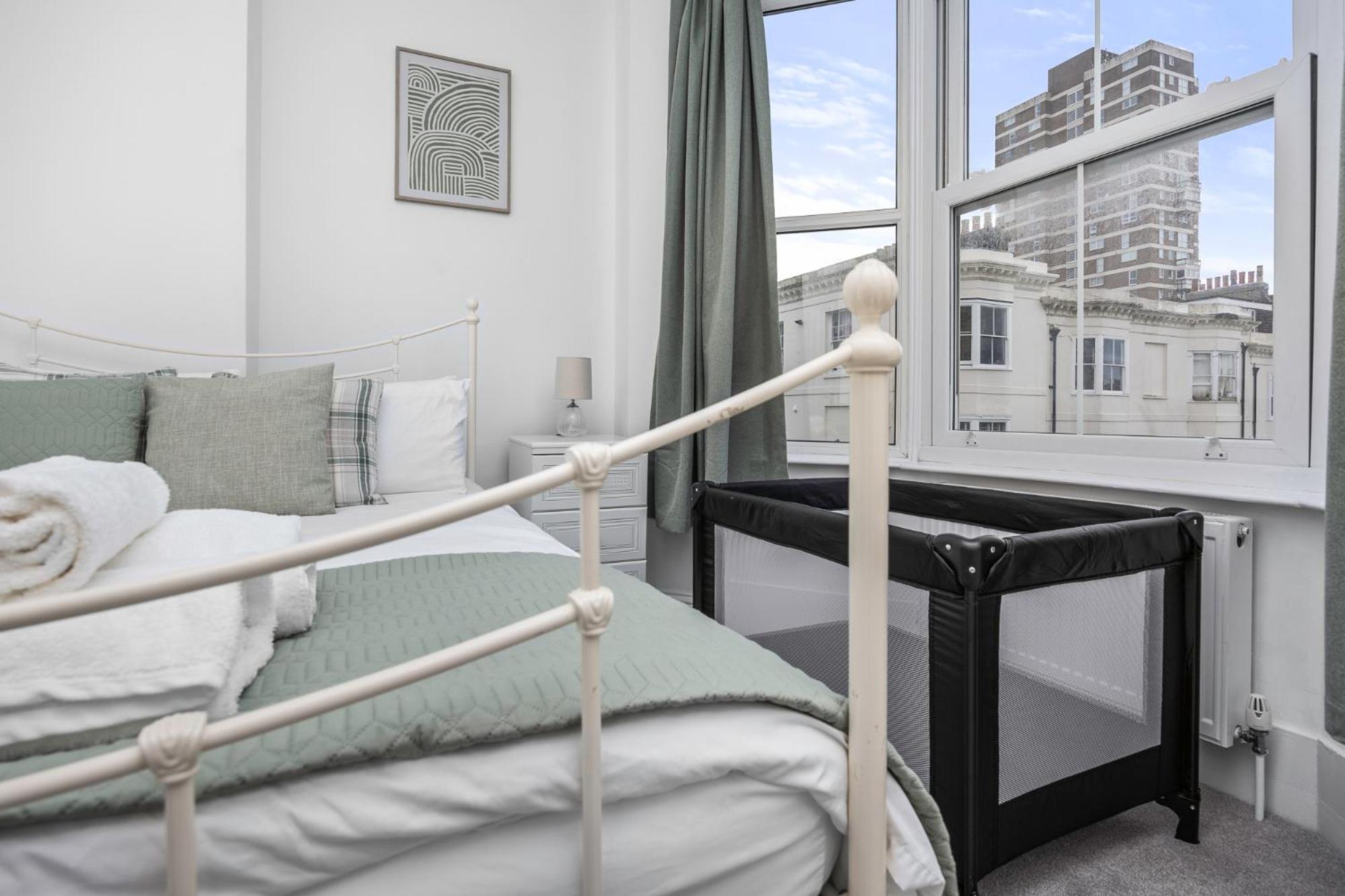 2 Bedroom Flat - With King Sized Beds, Netflix And Sky - Perfect For Contractors, Vacation Guests Or Those Relocating ブライトン エクステリア 写真